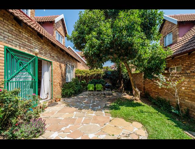 4 BEDROOM TOWNHOUSE FOR SALE IN BROMHOF